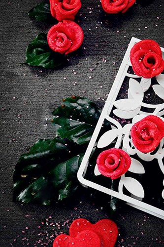 Tu tay lam banh bong hong danh tang nguoi yeu nhan ngay Quoc te phu nu 8 3 phunutoday.vn 7