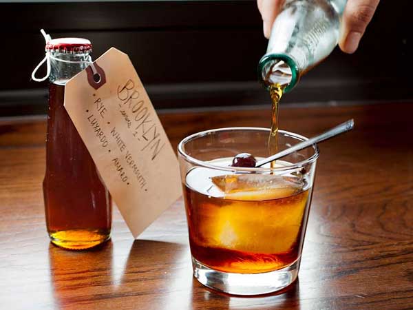 8.huong-dan-pha-che-coktail-the-brooklyn-phunutoday.vn