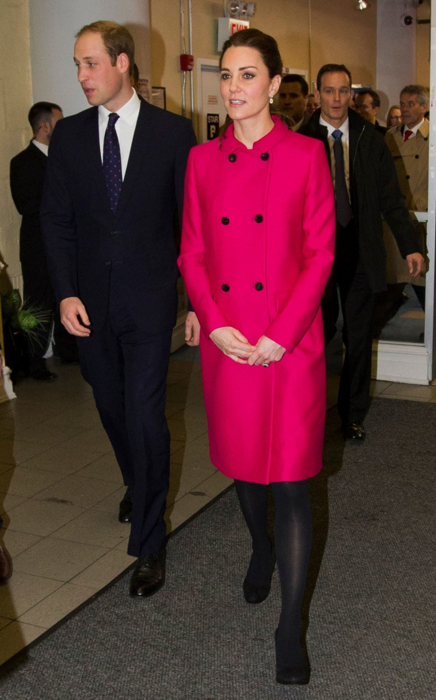 Cô đã từng diện trang phục này khi mang thai 5 tháng Hoàng tử bé George vào một ngày Đông tháng 12 năm 2014.