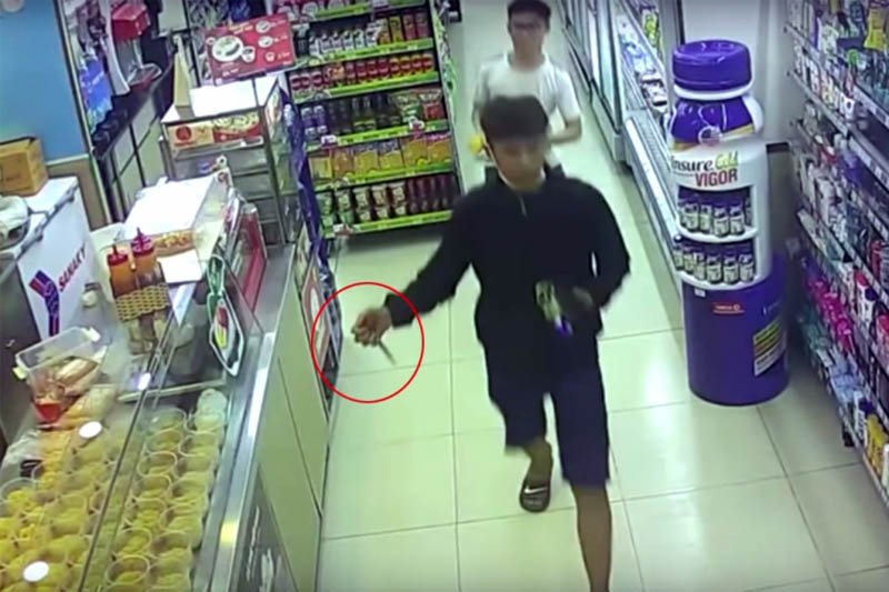 Hình ảnh những tên cướp được camera an ninh cửa hàng ghi lại.