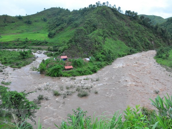 Nước sông dâng cao, chảy xiết ở con sông, suối chảy qua địa phận huyện Mường Nhé, Nậm Pồ (Điện Biên).