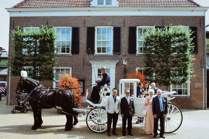 Sáng nay, Lý Thanh Thảo cùng hôn phu - Christiaan Romme - đến tòa thị chính thành phố Nijkerk, Hà Lan đăng ký kết hôn, dưới sự chứng kiến hai bên gia đình. 