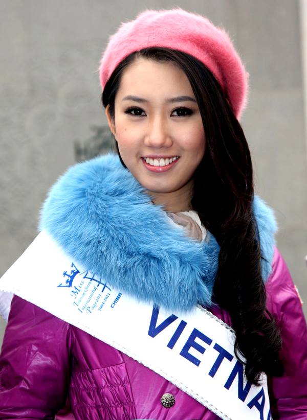 Sau hai cuộc thi trong nước, Thúy Ngân đại diện Việt Nam dự thi Nữ hoàng Du lịch Quốc tế 2011 với tư cách là Á khôi Trang sức. Thời điểm đó, đây là một trong năm cuộc thi nhan sắc lớn nhất trên thế giới theo đánh giá của chuyên trang Global Beauties, thu hút hơn 100 thí sinh từ các nước và vùng lãnh thổ tham gia. 