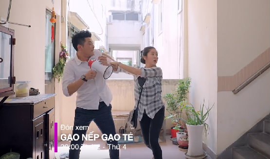 Công mang cả loa để đòi sự tự do.
