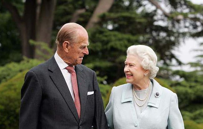 Nữ hoàng Anh Elizabeth II cùng Hoàng thân Philip.
