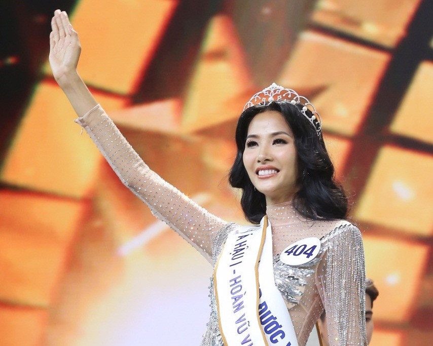 Hoàng Thùy trở thành Á hậu của cuộc thi Hoa hậu Hoàn vũ Việt nam 2017.