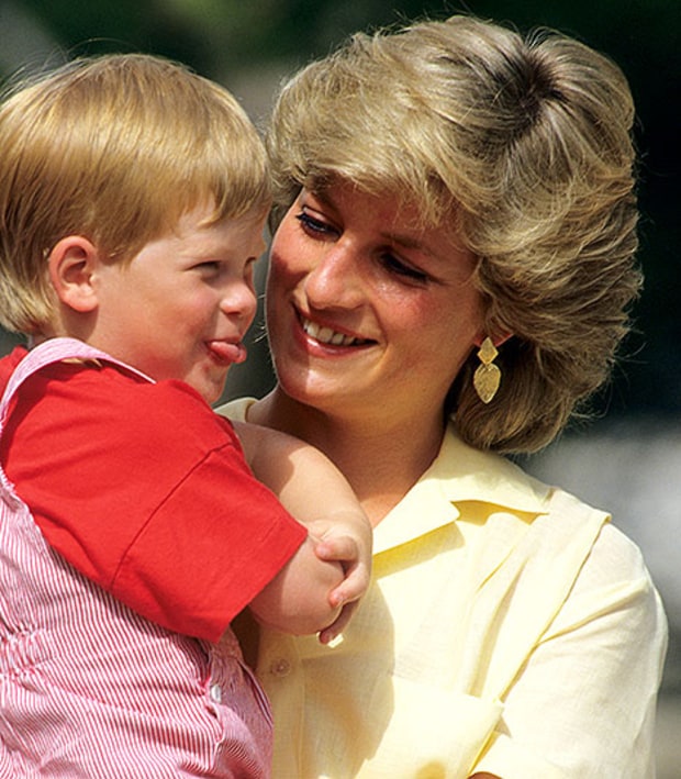 Cố công nương Diana và Hoàng tử Harry.