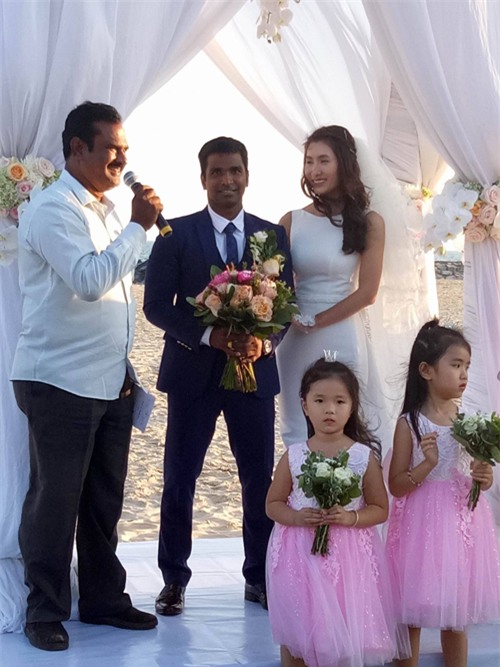 Hình ảnh đám cưới của Nguyệt Ánh tại bờ biển Phan Thiết.