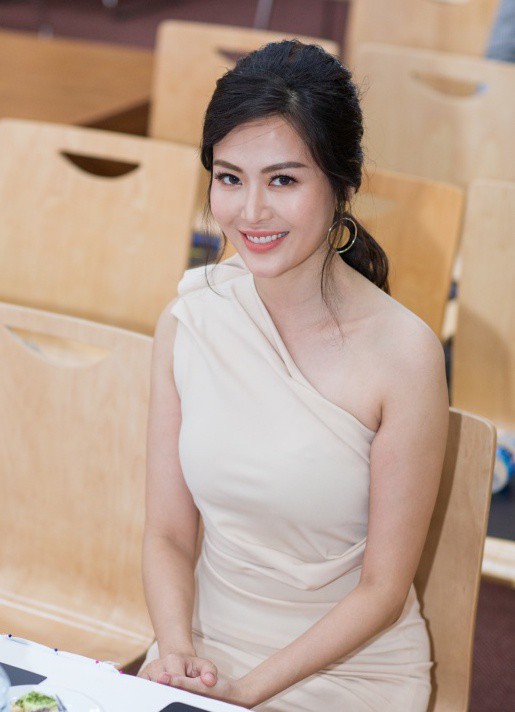 Nhan sắc rạng ngời của Hoa hậu Thu Thủy ở tuổi 41.