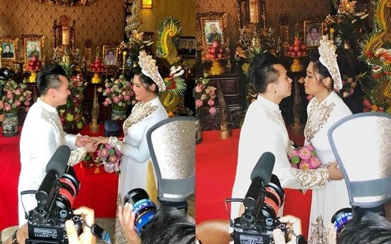 Chú rể Việt Kiều trao nhẫn cưới cho cô dâu. Cả 2 thể hiện không ngại ngần thể hiện tình cảm trước mặt mọi người. 