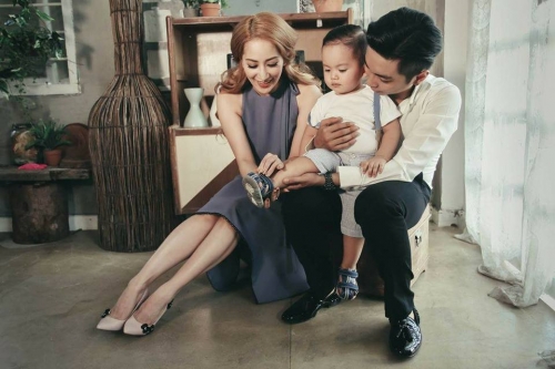 Gia đình hạnh phúc của Khánh Thi - Phan Hiển.