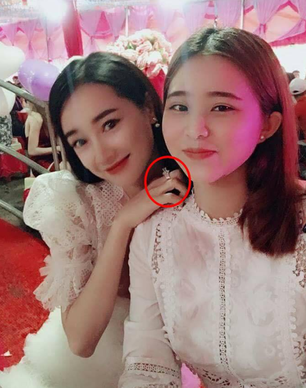 Nhã Phương đã đeo nhẫn cầu hôn của Trường Giang trong đám cưới em gái.