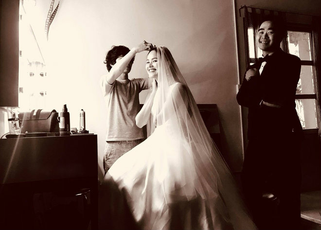 Ảnh hậu trường chụp ảnh cưới của Tuyết Lan và vị hôn phu do nhiếp ảnh gia chia sẻ.