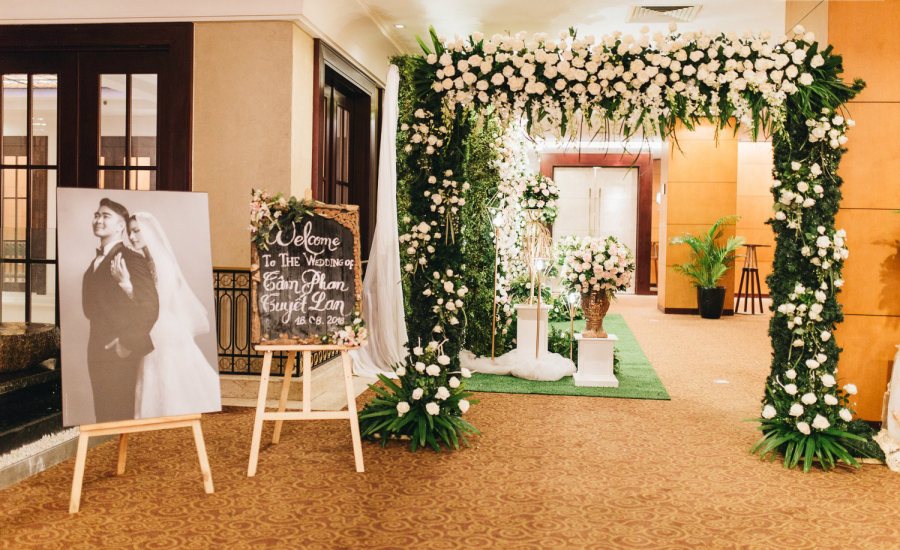 Không gian đám cưới sang trọng, như một khu vườn cổ tích trong đám cưới Tuyết Lan.
