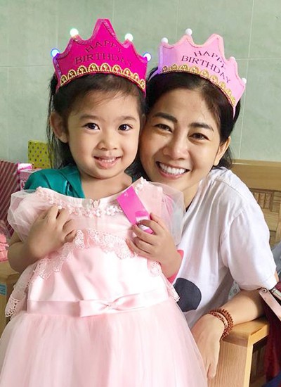 Mai Phương đón sinh nhật con gái trong bệnh viện hôm 21/8.