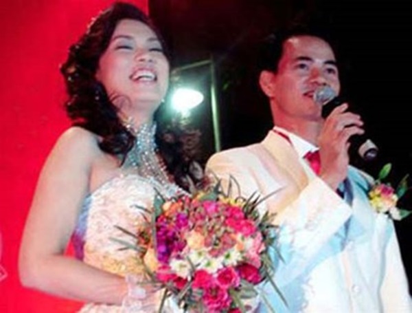 Hồng Nhung - Xuân Bắc trong ngày cưới năm 2006.