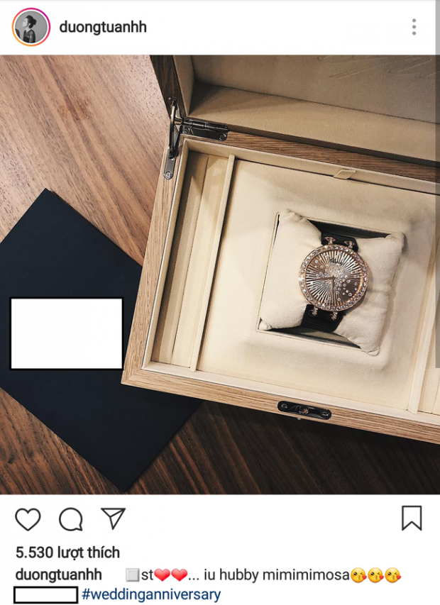 Tú Anh khoe quà của ông xã tặng trên Instagram.  