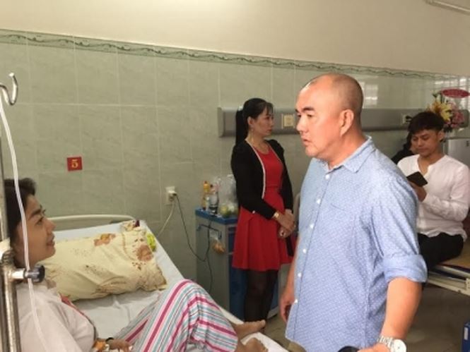 MC Quốc Thuận vào viện thăm hỏi Mai Phương.