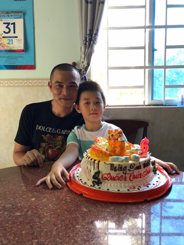 Quách Ngọc Ngoan mừng sinh nhật con trai.