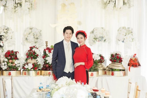 Hình ảnh Mai Hồ và chồng Việt Kiều trong lễ đính hôn hồi tháng 2.