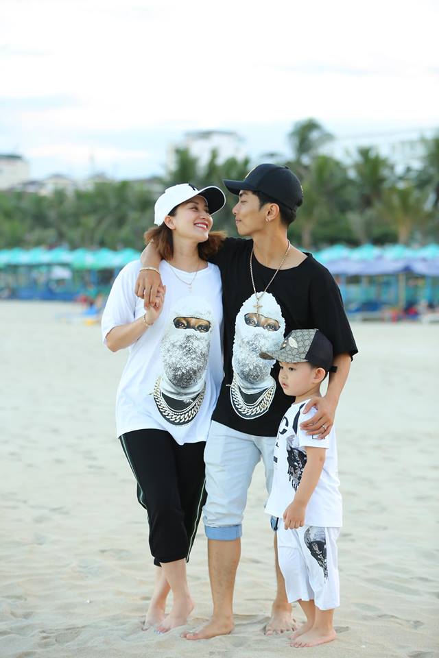 Khánh Thi tâm sự cô hạnh phúc với cuộc sống viên mãn hiện tại với Phan Hiển và hai con.