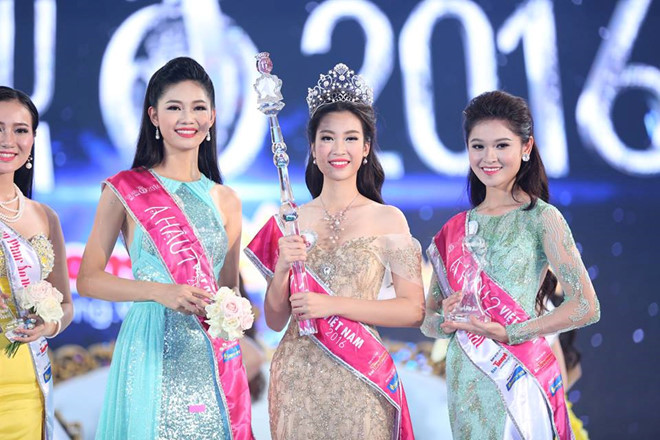 Đỗ Mỹ Linh đăng quang Hoa hậu Việt Nam năm 2016.