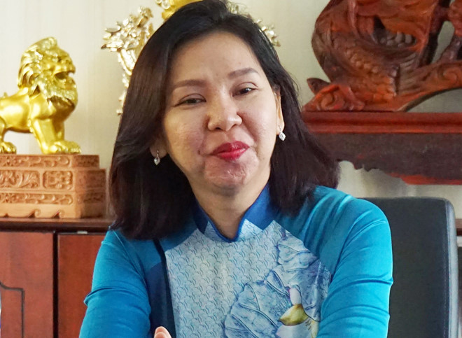 Cô Nguyễn Ngọc Trâm, Hiệu trưởng THPT Vạn Hạnh.
