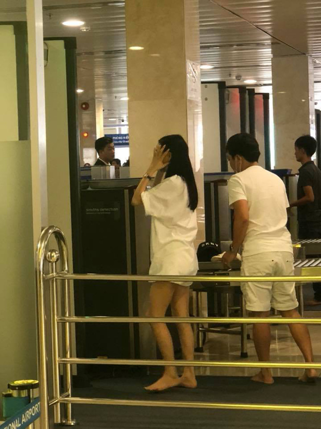 Hình ảnh Trường Giang - Nhã Phương bị bắt gặp ở sân bay.
