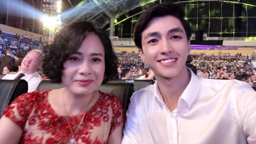 Diễn viên Bình An có mặt trong đêm chung kết Hoa hậu Việt Nam 2018 cùng mẹ nuôi. Nhiều người cho rằng anh đến xem để ủng hộ Bùi Phương Nga.