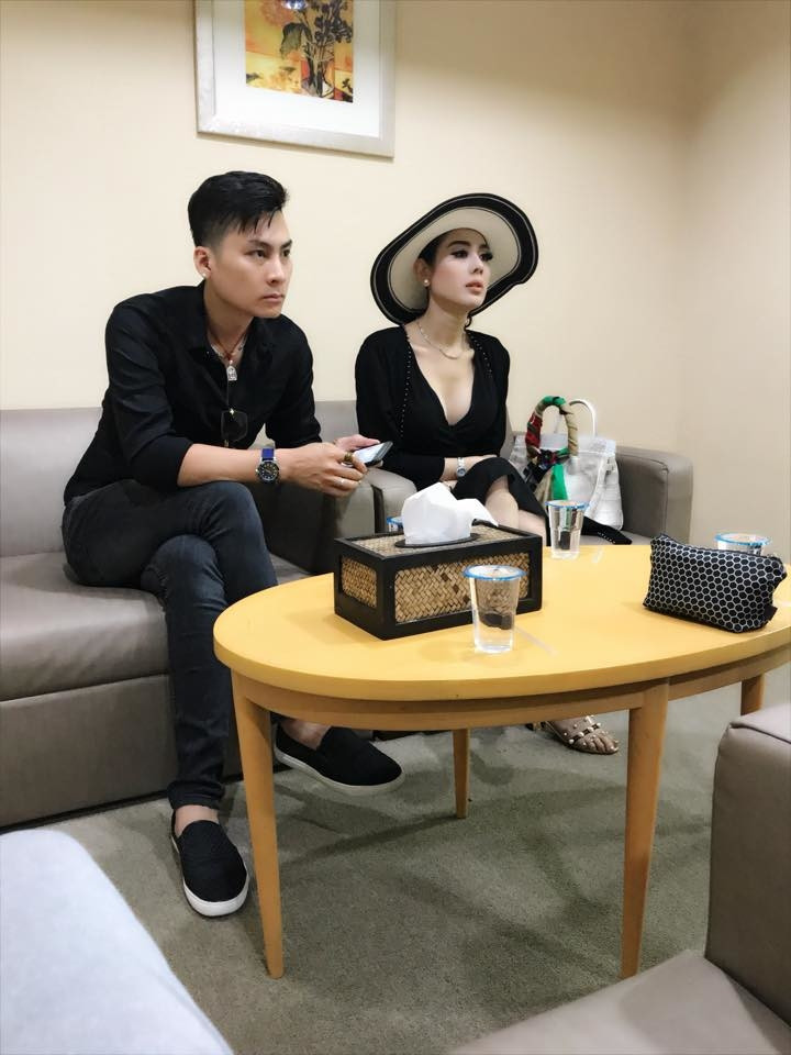 Vợ chồng Lâm Khánh Chi sang Thái gặp bác sĩ để nói về kế hoạch có con.