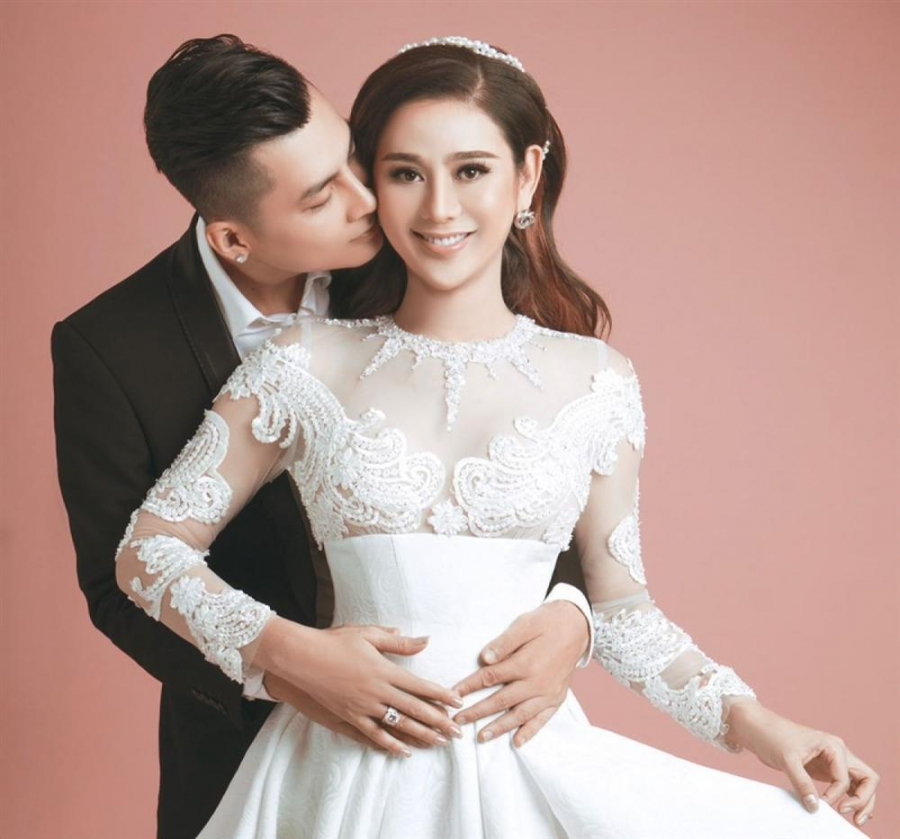 Lâm Khánh Chi có cuộc hôn nhân viên mãn bên ông xã kém 8 tuổi.