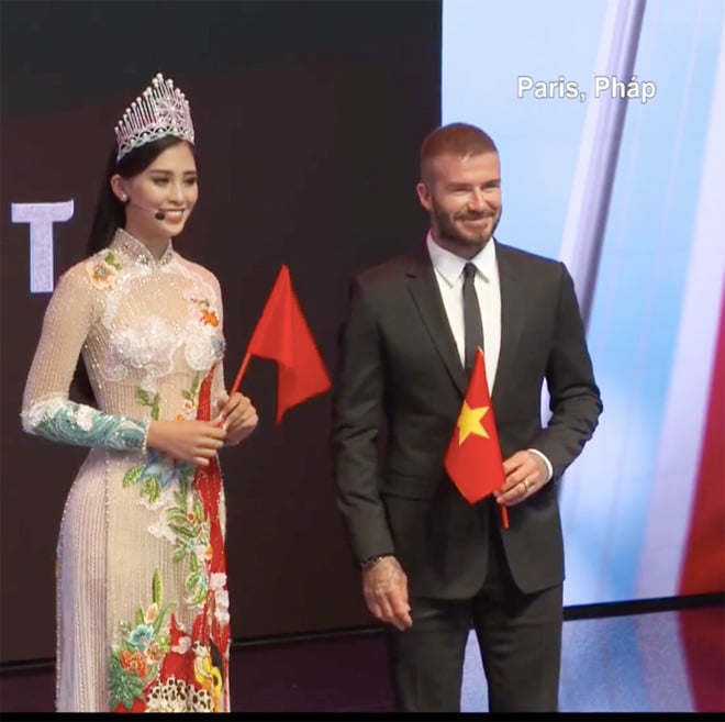 Hoa hậu Trần Tiểu Vy xuất hiện bên cạnh ngôi sao hạng A quốc tế David Beckham trong tà áo dài truyền thống.