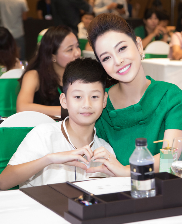 Jennifer Phạm và con trai Bảo Nam trong một sự kiện mới đây.