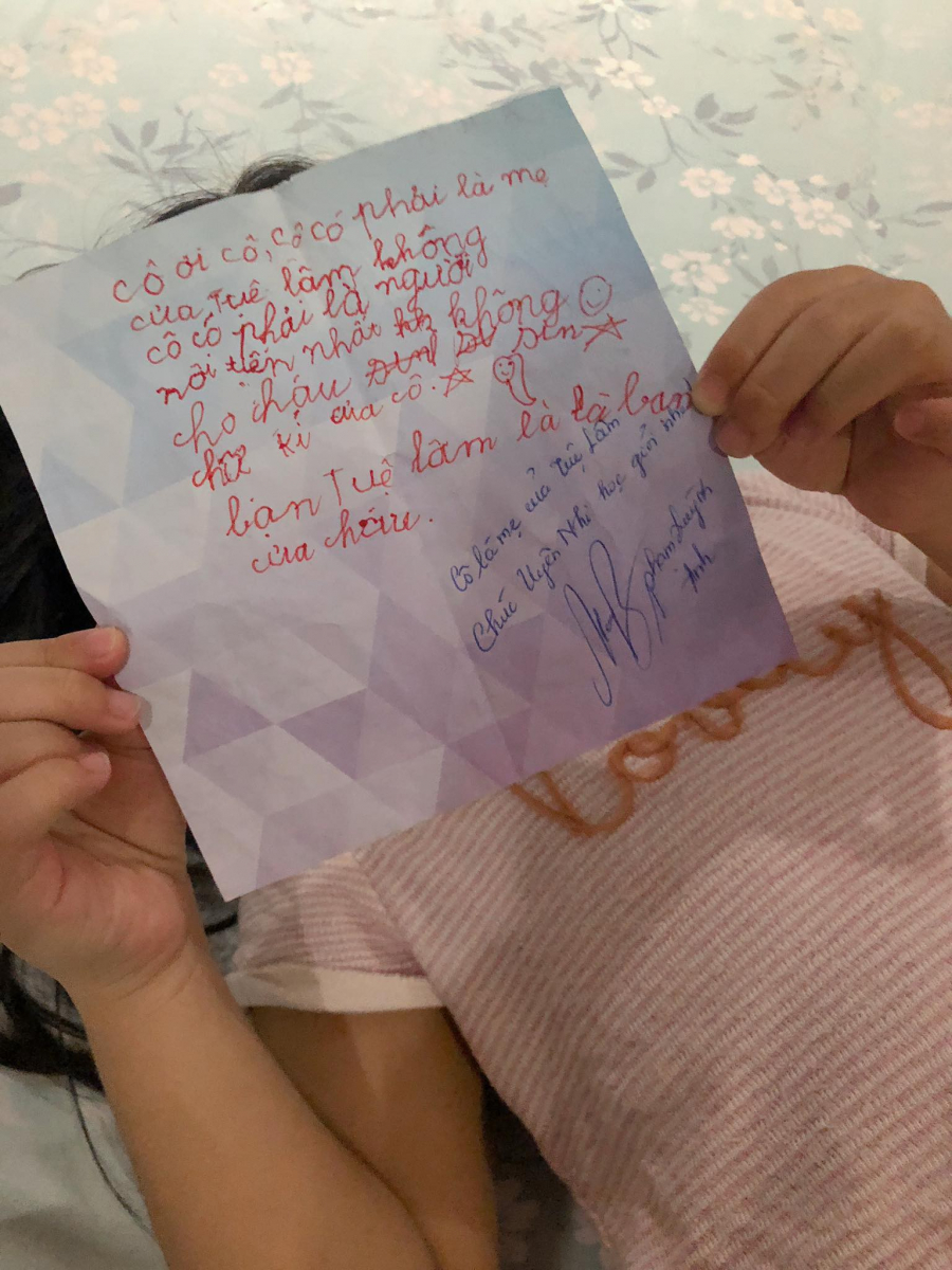 Bức thư đáng yêu của fan nhí - bạn học cùng con gái Phạm Quỳnh Anh.