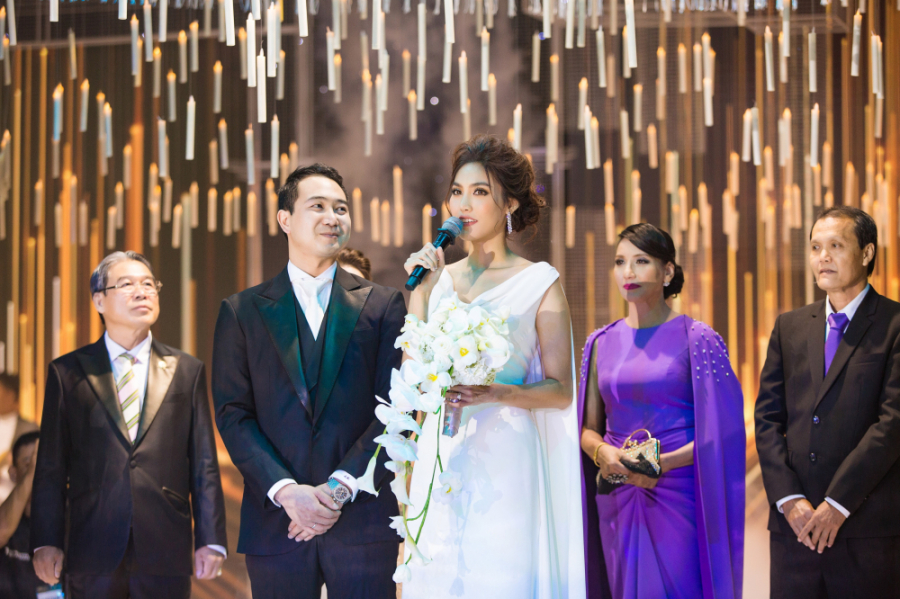 Lan Khuê và John Tuấn Nguyễn hạnh phúc trong tiệc cưới hôm 4/10.