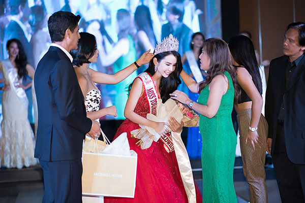 Đại diện Việt Nam - Huỳnh Vy đã giành được vương miên Hoa hậu du lịch Thế giới 2018.