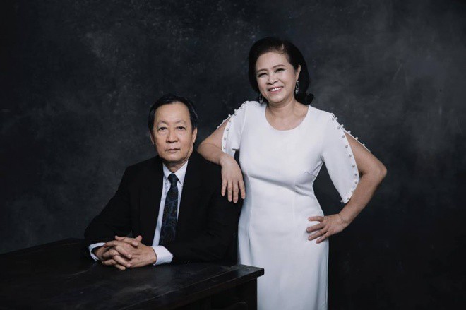 Bố mẹ của Lương Mạnh Hải vẫn giữ tình cảm mặn nồng sau 40 năm kết hôn.