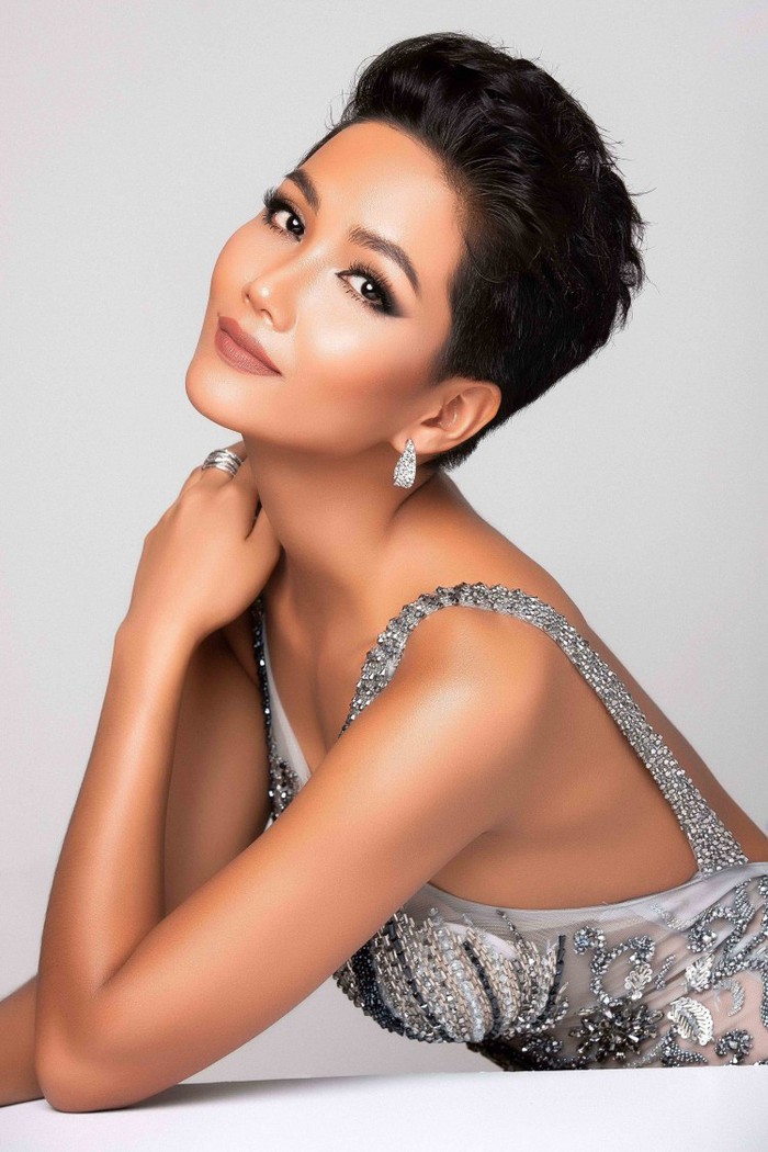 Trải qua một tháng khởi động, mới đây, trang chủ Miss Universe 2019 đã chính thức đăng tải thông tin và hình ảnh của H'Hen Niê. Như vậy, cuộc chiến 