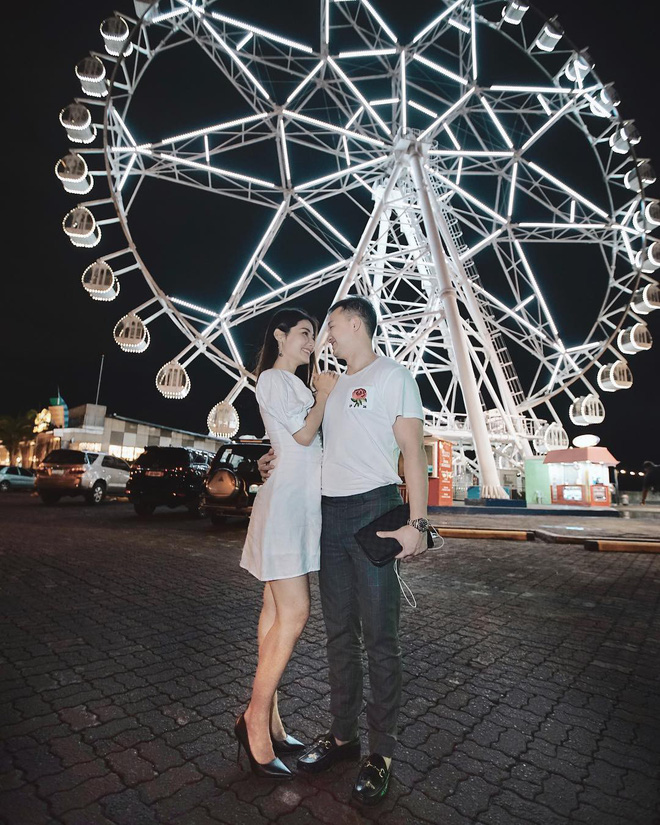 Sau khoảng thời gian dài úp mở chuyện hẹn hò, Diễm My 9x đã công khai đăng ảnh bạn trai lên trang Instagram vào tháng 3/2018. Sau đó, nữ diễn viên thường xuyên chia sẻ những khoảnh khắc ngọt ngào, lời nhắn gửi yêu thương đến người yêu. Thế nhưng, thời gian gần đây, không còn thấy Diễm My 9x đăng tải thêm bất cứ hình ảnh nào của chàng trai này lên trang cá nhân nữa. Thậm chí, những khoảnh khắc tình cảm trước đó cũng đã được xoá đi. Thay vào đó là loạt trạng thái đầy tâm trạng của Diễm My 9x. Có nguồn tin cho rằng Diễm My 9x và bạn trai đã chia tay sau khi chính thức công khai chuyện tình cảm không lâu. Hiện tại, Diễm My 9x vẫn chưa lên tiếng về điều này. Bạn trai của Diễm My 9x là một doanh nhân trong lĩnh vực xây dựng đang làm việc tại Australia. (kenhsao.net)