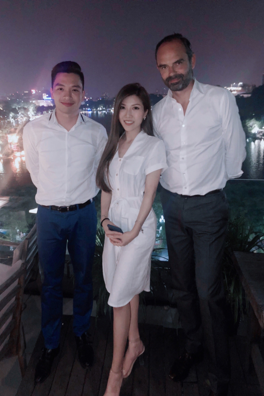 Mới đây, Trang Pháp vinh dự chia sẻ hình ảnh trong buổi nói chuyện với Thủ Tướng Pháp nhân dịp ông Philippe thăm chính thức Việt Nam từ ngày 2/11 đến 4/11 để kỷ niệm 45 năm quan hệ ngoại giao của hai nước Việt Nam - Pháp. (Kenh14)