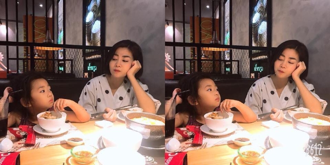 Khoảnh khắc đi ăn cùng con gái được Mai Phương chia sẻ.