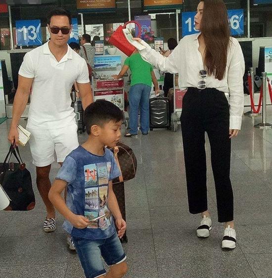 Hà Hồ và Kim Lý thường xuyên đưa cậu nhóc đi du lịch cùng.