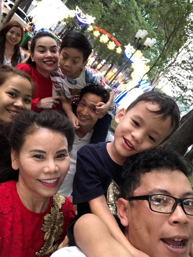 Kim Lý và Subeo thân thiết trong chuyến du xuân Tết 2018.