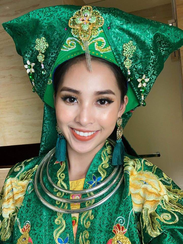 Hoa hậu Trần Tiểu Vy chia sẻ ảnh hậu trường rạng rỡ.