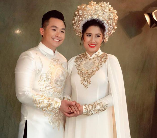 Con gái Hồng Vân và bạn trai Việt Kiều vừa xây dựng gia đình. Tiệc cưới được tổ chức cả bên Mỹ và Việt Nam.