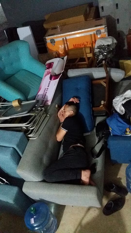Theo đó, lý do khiến Nguyễn Hoàng Linh viết status đầy ẩn ý là vì chồng quyết định đi công tác nước ngoài dù cô không đồng ý. 