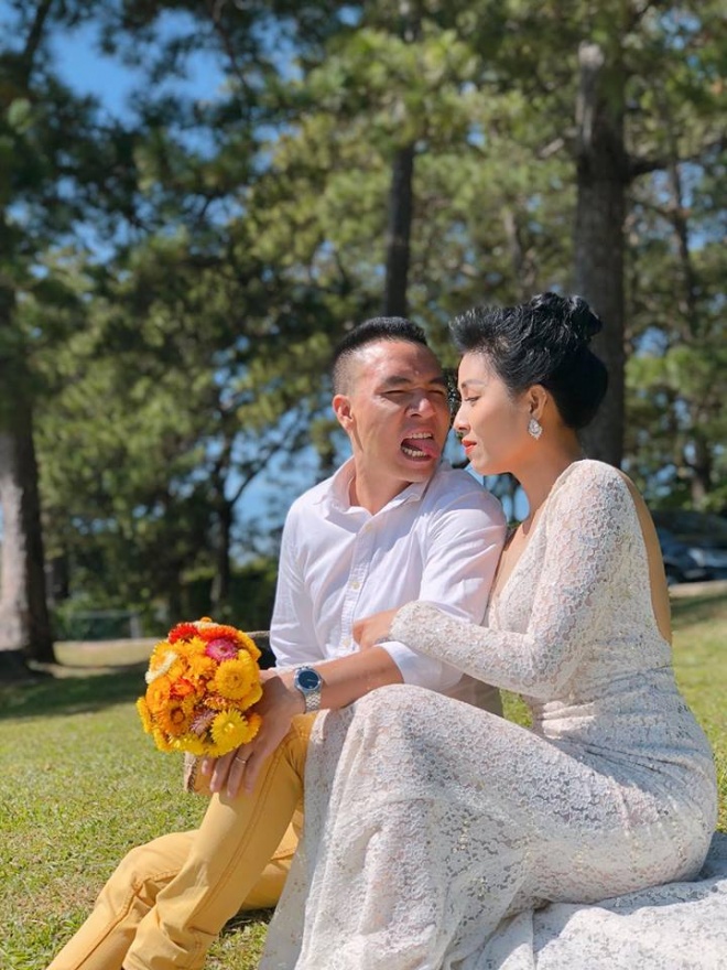 Sau đó, chồng MC Nguyễn Hoàng Linh đã lên tiếng phủ nhận thông tin rạn nứt tình cảm và cho biết lý do khiến vợ có hành động như vậy là vì không đồng ý cho anh đi công tác mà thôi.