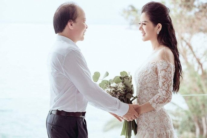 Ảnh cưới lãng mạng của ca sĩ Đinh Hiền Anh và Thứ trưởng Bộ tài chính.