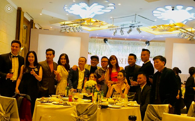Vợ chồng Ngọc Lan - Thanh Bình, Hoàng Anh, đạo diễn Đoàn Minh Tuấn cũng từ Sài Gòn ra Hà Nội dự đám cưới. 