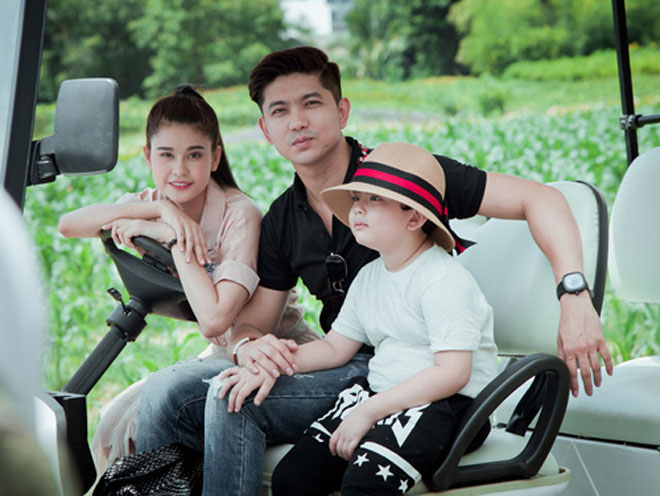 Hậu ly hôn, Tim và Trương Quỳnh Anh tập chung dành cho con những điều tốt đẹp nhất.
